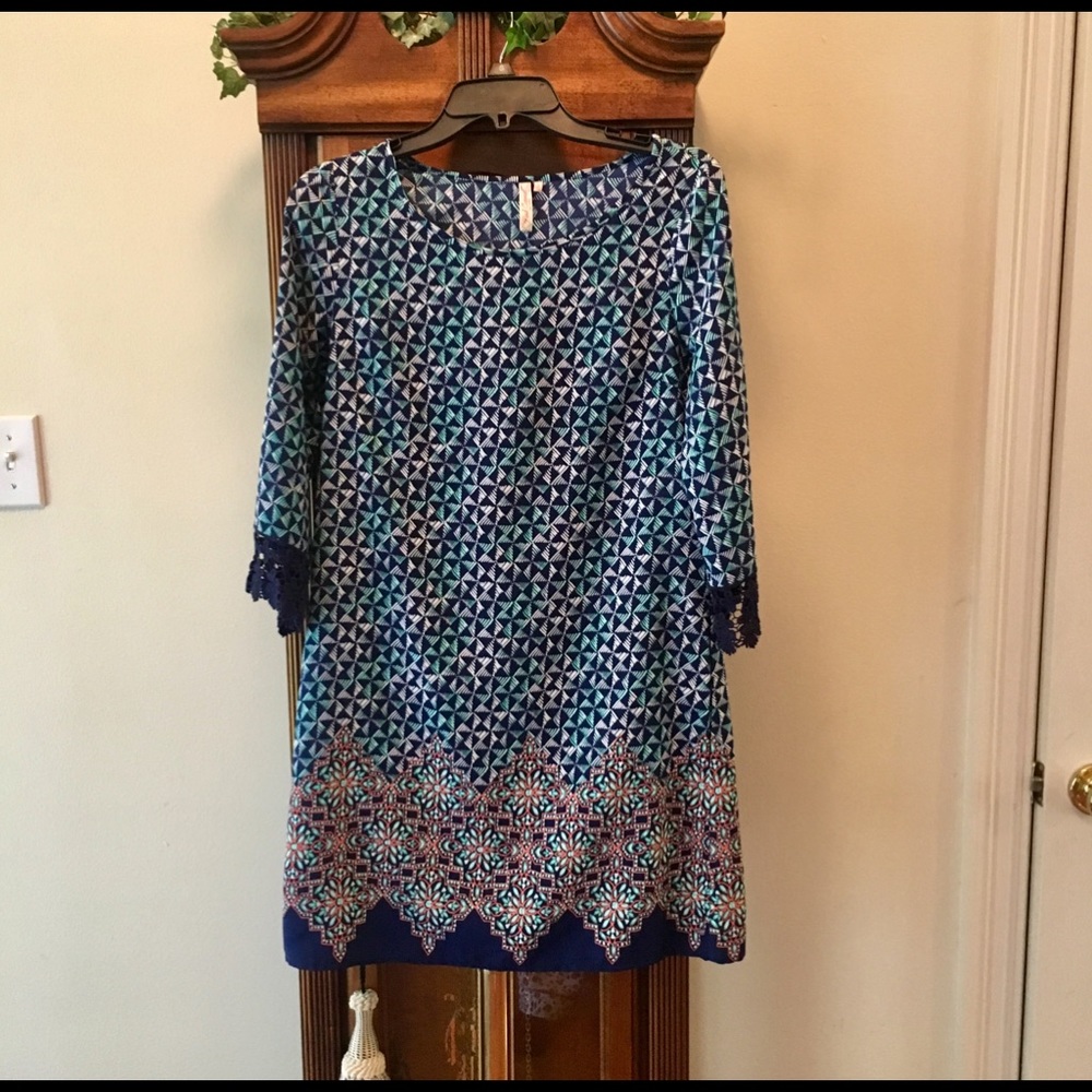 Red Camel junior sz Small lace sleeved print dress